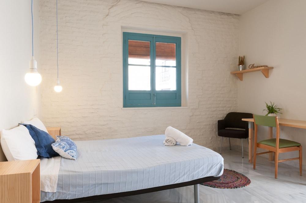 The Nomad Hostel&Pension Seville Exterior photo