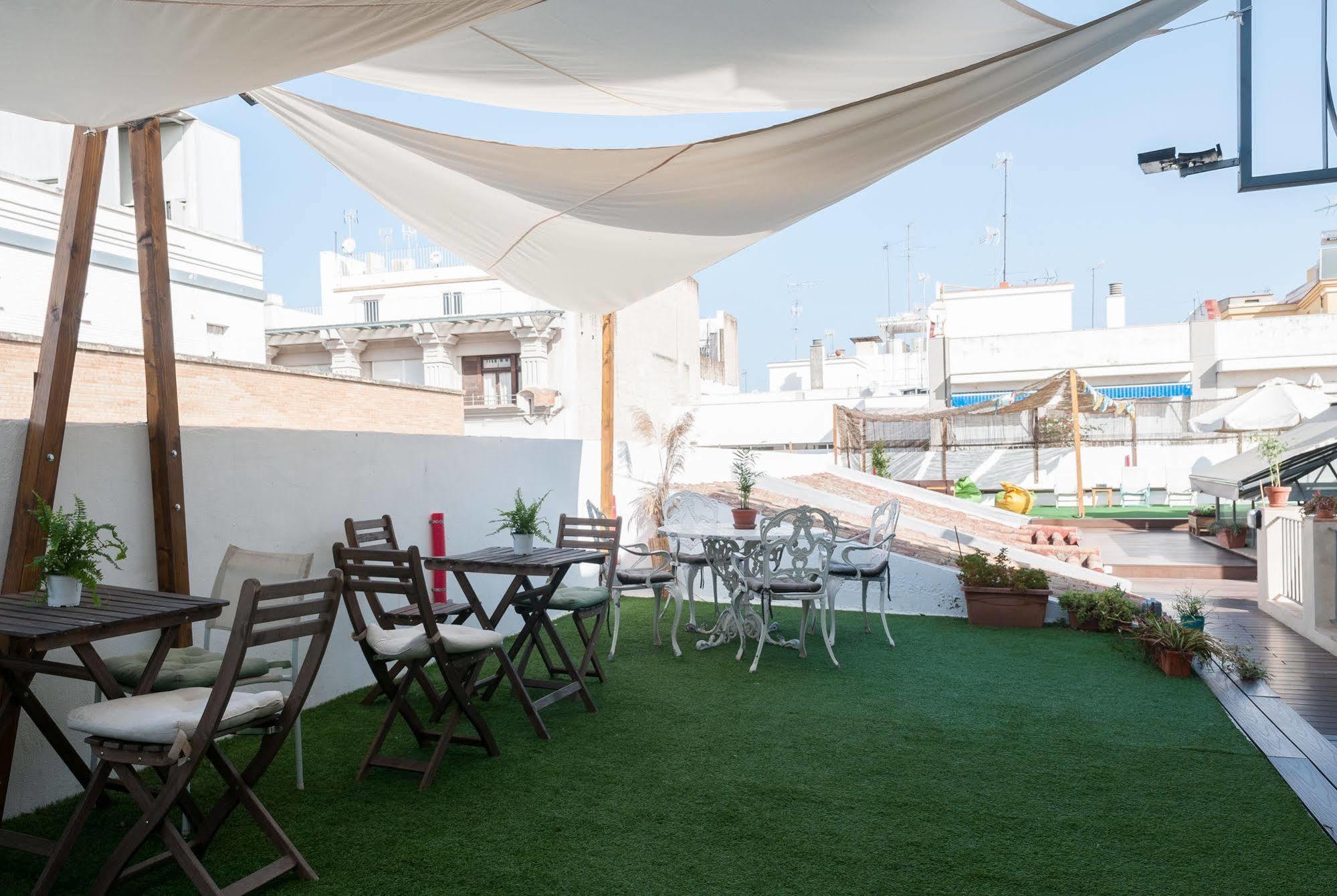 The Nomad Hostel&Pension Seville Exterior photo